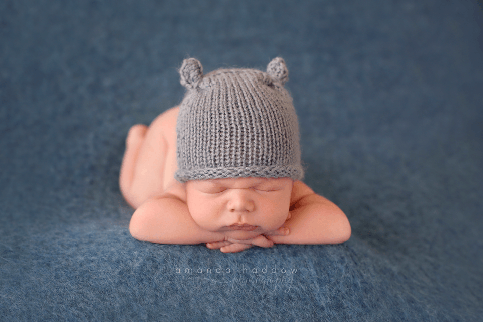 newborn pictures victoria - baby david crossed arms